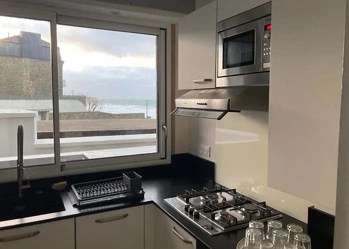 La Caravelle Au Plus Pres De La Mer
